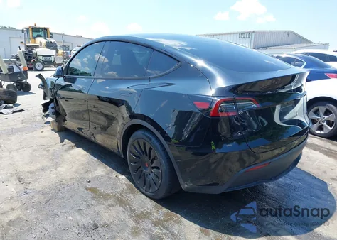 2024 Tesla Model Y Long Range Dual Motor All-Wheel Drive from USA, damaged, VIN 7SAYGDEE1RA241395